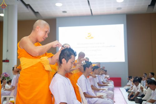 ภาพ No.319320:วันเสาร์ที่ 4 เมษายน พ.ศ.2569 พิธีปลงผมนาคธรรมทายาท โครงการอุปสมบทหมู่ธรรมทายาท ระดับอุดมศึกษา รุ่นที่ 53 ภาคฤดูร้อน ณ มหารัตนวิหารคด 13 วัดพระธรรมกาย