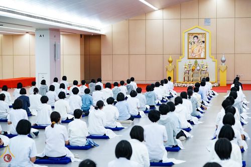 ภาพ No.67566:คณะสงฆ์วัดพระธรรมกาย และศูนย์ส่งเสริมทั่วโลกเจริญพระพุทธมนต์ และปฏิบัติธรรมเจริญสมาธิภาวนาเพื่อถวายพระพรชัยมงคลแด่ สมเด็จพระเจ้าลูกเธอ เจ้าฟ้าพัชรกิติยาภา นเรนทิราเทพยวดี กรมหลวงราชสาริณีสิรพัชร มหาวัชรราธิดา