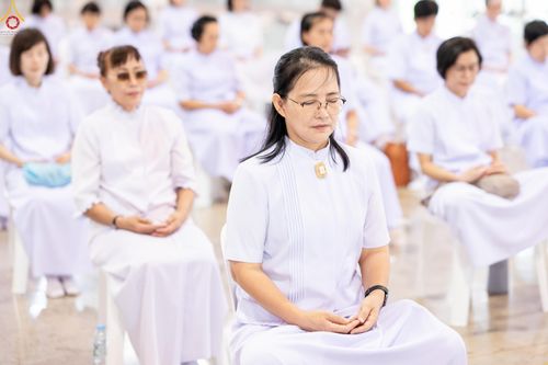 ภาพ No.338915:วันอาทิตย์ที่ 12 กรกฎาคม พ.ศ.2569 พิธีมุทิตาผู้สอบได้เปรียญธรรม ประโยค 1-2 ถึง ป.ธ.9 และ บ.ศ.1-2 ถึง บ.ศ.6 สำนักศาสนศึกษาวัดพระธรรมกาย ประจำปี 2569, พิธีมอบตราตั้งแต่งตั้งอาจารย์ใหญ่ สำนักศาสนศึกษาวัดพระธรรมกาย