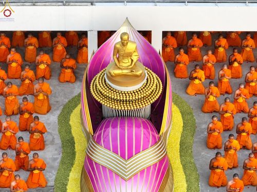 ภาพ No.74290:พุทธบุตรธรรมยาตรา ปฏิบัติธรรมและบันทึกภาพประวัติศาสตร์ ในโครงการธรรมยาตรากตัญญูบูชา มหาปูชนียาจารย์ พระมงคลเทพมุนี(สด จนฺทสโร) พระผู้ปราบมาร อนุสรณ์สถาน 7 แห่ง ปีที่ 11 ณ อนุสรณ์สถานลำดับที่ 6 สถานที่ค้นคว้าและเผยแผ่วิชาธรรมกาย วัดปากน้ำภาษีเจริญ กรุงเทพ