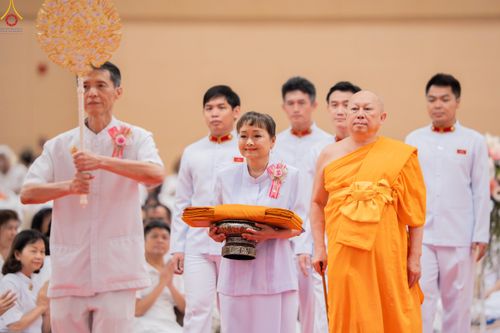 ภาพ No.343240:วันที่ 16 สิงหาคม พ.ศ.2569 พิธีมุทิตาสักการะพระราชาคณะ ณ ห้องแก้วสารพัดนึก 2 วัดพระธรรมกาย