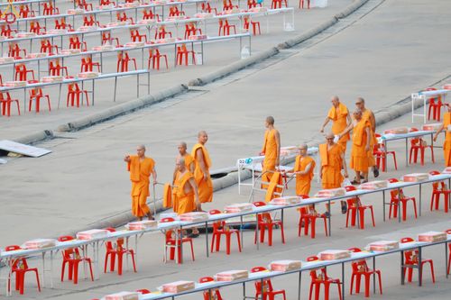 ภาพ No.322542:วันที่ 17 เมษายน พ.ศ.2569 การเรียงกล่องไทยธรรม เรียงน้ำดื่ม เรียงร่ม ณ ลานธรรมพระมหาธรรมกายเจดีย์ เพื่องานถวายมหาสังฆทาน 40,000 กว่าวัดทั่วประเทศ วันคุ้มครองโลก 22 เมษายน พ.ศ.2569 วัดพระธรรมกาย