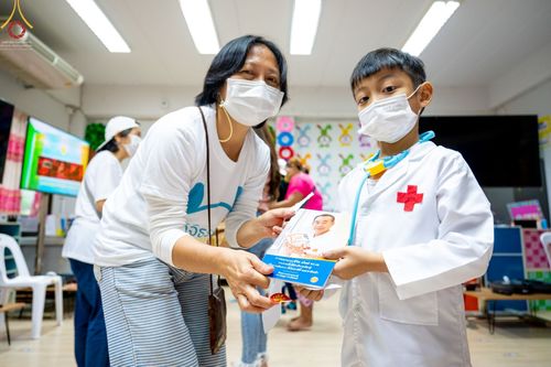 ภาพ No.71225:วัดพระธรรมกาย มูลนิธิธรรมกาย และคณะศิษยานุศิษย์ฯ ร่วมกับ อบต.คลองสาม และภาคีเครือข่ายฯ เปิดตัวสื่อนวัตกรรมพุทธประวัติผ่านแว่น VR สู่โลกเสมือนจริง - จัดแสดงนิทรรศการพลังความดี UG5 POWER เนื่องในงานวันเด็กแห่งชาติ ประจำปี พ.ศ.2566