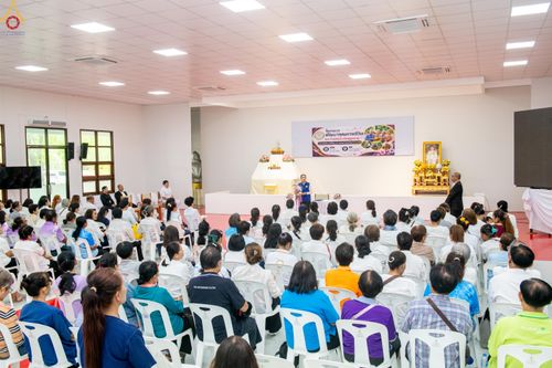 ภาพ No.333702:วันที่ 11-12 มิถุนายน พ.ศ.2569 โครงการพัฒนาคุณภาพชีวิตและส่งเสริมอาชีพผู้สูงอายุ โดย กองสวัสดิการสังคมเทศบาลเมืองคลองหลวง ประจำปี 2569 ณ อาคารปลูกศรัทธา2 วัดพระธรรมกาย