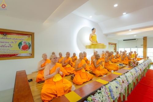 ภาพ No.326850:วันศุกร์ที่ ๑ พฤษภาคม พ.ศ.๒๕๖๙ พิธีทอดผ้าป่า สถาปนาองค์พระเจดีย์เพื่อสร้างสันติภาพโลก และ พิธีโปรยรัตนชาติ กลั่นแผ่นดิน  โปรยทราย เป็นปฐมฤกษ์ ณ ศูนย์ปฏิบัติธรรมเถินเทิดธรรม ต.แม่ปะ อ.เถิน จ.ลำปาง