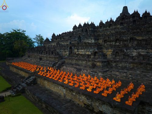 ภาพ No.68579:พระภิกษุสามเณรธรรมทายาท ปฎิบัติธรรม ณ มหาเจดีย์บรมพุทโธ ประเทศอินโดนีเซีย วันที่ 26 ธันวาคม พ.ศ. 2565