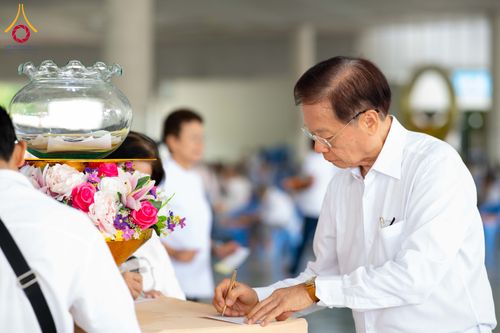 ภาพ No.326685:วันที่ 1 พฤษภาคม พ.ศ.2569 พิธีบุพเปตพลี ครั้งที่ 181 ร่วมอุทิศบุญแด่หมู่ญาติที่ล่วงลับไปแล้ว และสืบทอดอายุพระพุทธศาสนา ณ หอฉันคุณยายอาจารย์ฯ วัดพระธรรมกาย