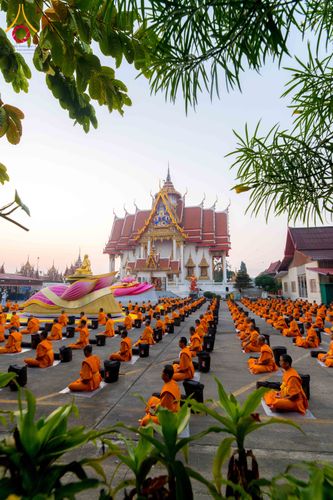 ภาพ No.297292:วันที่ 15 มกราคม พ.ศ.2569 พระธรรมยาตราปฏิบัติธรรมและถ่ายภาพหมู่ประวัติศาสตร์ อนุสรณ์สถานลำดับที่ 4 สถานที่เกิดด้วยกายธรรม  ณ วัดโบสถ์บน ต.บางคูเวียง จ.นนทบุรี ในโครงการธรรมยาตรา กตัญญูบูชา มหาปูชนียาจารย์ พระมงคลเทพมุนี(สด จนฺทสโร) พระผู้ปราบมาร อนุสรณ์ส