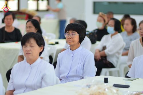 ภาพ No.327448:วันศุกร์ที่ 1 พฤษภาคม พ.ศ. 2569 รวมใจพสกนิกรชาวอำเภอคลองหลวง ประดิษฐ์ดอกไม้จันทน์ เพื่อใช้ในพิธีถวายดอกไม้จันทน์ในงานพระราชพิธีถวายพระเพลิงพระบรมศพ สมเด็จพระนางเจ้าสิริกิติ์ พระบรมราชินีนาถ พระบรมราชชนนีพันปีหลวง ณ วัดพระธรรมกาย