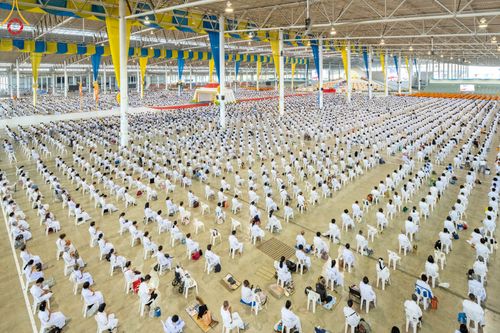 ภาพ No.105465:พิธีปฏิบัติธรรมและพิธีบูชาข้าวพระ ในวันจันทร์ที่ 1 มกราคม พ.ศ. 2567 ณ สภาธรรมกายสากล วัดพระธรรมกาย