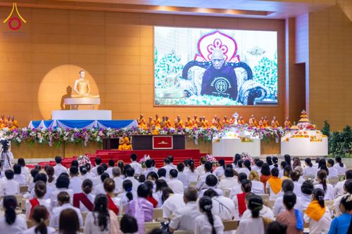ภาพ No.209644:วันอาทิตย์ที่ 2 มีนาคม พ.ศ. 2568 พิธีภาคบ่าย สัมมนาพิเศษ, ปฏิบัติธรรม พิธีรับมอบพระบรมสารีริกธาตุ ณ สภาธรรมกายสากล วัดพระธรรมกาย