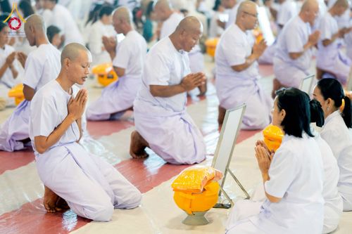 ภาพ No.277399:วันเสาร์ที่ 6 ธันวาคม พ.ศ. 2568 พิธีบรรพชาอุปสมบทและพิธีถวายบาตร โครงการอุปสมบทบูชาธรรมมหาปูชนียาจารย์ ประจำปี พ.ศ.2568 โครงการบวชพระนานาชาติ AEC และ WAB รุ่น CEO (นักบริหาร) รุ่นที่ 5 ณ โบสถ์พระไตรปิฏก วัดพระธรรมกาย