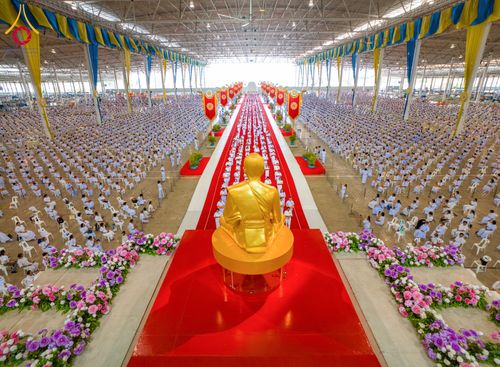 ภาพ No.134308:พิธีทอดผ้าป่าสมทบ มหาสังฆทาน 10,000 วัด ทั่วไทย วันอาทิตย์ต้นเดือนที่ 7 เมษายน พ.ศ.2567 ณ ห้องแก้วสารพัดนึก 1 สภาธรรมกายสากล  วัดพระธรรมกาย จ.ปทุมธานี