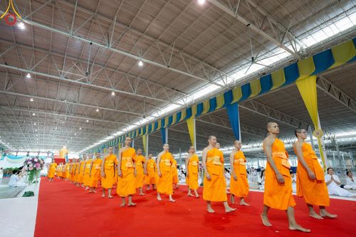 ภาพ No.153200:พิธีมุทิตาสักการะ พระภิกษุ-สามเณร ผู้สอบไล่ได้เปรียญธรรม ประโยค 1-2 ถึงประโยค ป.ธ.9 และบาลีศึกษา ประโยค1-2 ถึง บ.ศ.9 , พิธีมอบดวงแก้วสามเณรผู้ทรงบาลีไวยากรณ์ วัดพระธรรมกาย และ ศูนย์ส่งเสริมศีลธรรมในประเทศและต่างประเทศ วันอาทิตย์ที่ 8 กันยายน พ.ศ.2567