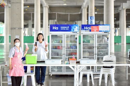 ภาพ No.239987:วันที่ 20-23 สิงหาคม พ.ศ. 2568 การเตรียมงานวันธรรมชัย ใส่ถ่านประทีป LED ที่วิหารคด 7 และ 25 วัดพระธรรมกาย