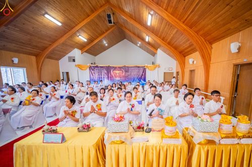 ภาพ No.91255:พิธีสมโภชพระประธาน "พระธรรมกาย" , พิธีเปิดไฟมงคลและเปิดไฟส่องสว่างรัศมีดวงธรรมพระประธาน "พระธรรมกาย" , พิธีทอดผ้าป่าภาคพื้น 19 วัดศูนย์สาขาภาคพื้นอเมริกา  และพิธีมุทิตาสักการะพระมหาเถระ พระเถระ ประจำปี 2566 วันอาทิตย์ที่ 15 ตุลาคม พ.ศ. 2566