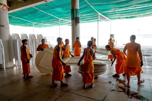 ภาพ No.220779:วันที่ 24-25 เมษายน พ.ศ. 2568 การเก็บงาน ผ้ารับประเคน ผ้าระบาย โต๊ะ เก้าอี้  ภายหลังงานวันคุ้มครองโลก ณ วัดพระธรรมกาย