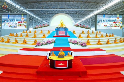 ภาพ No.80830:พิธีตักบาตร , พิธีบูชาข้าวพระในวันอาทิตย์ต้นเดือน วันที่ 7 พฤษภาคม พ.ศ. 2566 ณ วัดพระธรรมกาย