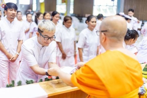 ภาพ No.249077:วันที่ 26-28 กันยายน พ.ศ. 2568 โครงการอบรม อุบาสกแก้ว อุบาสิกาแก้ว รุ่นที่ 3  ณ ศูนย์ปฏิบัติธรรมสมุทรปราการ ได้รับความเมตตาจากคณะสงฆ์ในพื้นที่  รวมถึงผู้บริหารสถานศึกษา ที่นำนักเรียนระดับมัธยมปลาย  มารับฟังข้อมูลเพื่อที่จะเป็นกำลังสำคัญ ในการเข้าร่วมขบวน