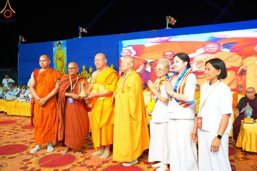 ภาพ No.212845:วันอาทิตย์ที่ 23 มีนาคม พ.ศ. 2568 ❖ คณะสงฆ์นานาชาติส่งมอบพระประธาน 108 องค์ ทั่วอินเดียรำลึกชาตกาล 134 ปี ดร.อัมเบดการ์