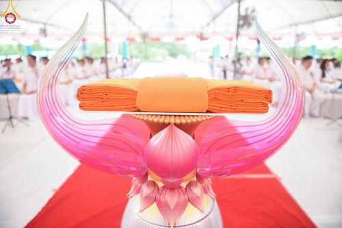 ภาพ No.146566:พิธีทอดผ้าป่าสร้างหลังคาอาคาร 80 ปี หลวงพ่อธัมมชโย ณ ศูนย์ปฎิบัติธรรมวิหารแดง จังหวัดสระบุรี วันอาทิตย์ที่ 28 กรกฎาคม พ.ศ. 2567