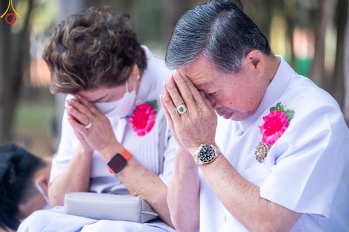 ภาพ No.107540:พิธีตักบาตรพระธรรมยาตราฯ ในโครงการธรรมยาตรากตัญญูบูชา มหาปูชนียาจารย์ พระมงคลเทพมุนี(สด จนฺทสโร) พระผู้ปราบมาร ปีที่ 12 ณ อนุสรณ์สถานมหาวิหารพระมงคลเทพมุนี อ.สองพี่น้อง จ.สุพรรณบุรี วันที่ 7 มกราคม พ.ศ. 2567