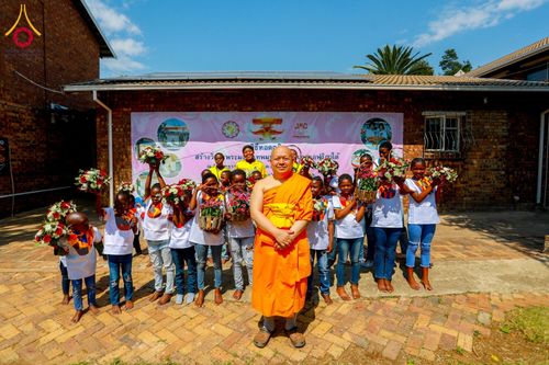 ภาพ No.176655:พิธีทอดกฐินแห่งทวีปแอฟริกา ณ วัดพระธรรมกายโจฮันเนสเบิร์ก สาธารณรัฐแอฟริกาใต้ วันอาทิตย์ที่ 20 ตุลาคม พ.ศ. 2567