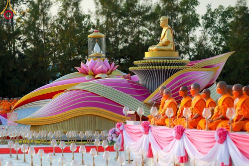 ภาพ No.109578:พิธีจุดประทีปถวายเป็นพุทธบูชา และบูชาธรรมมหาปูชนียาจารย์ วันที่ 10 มกราคม พ.ศ. 2567 ณ อนุสรณ์สถานคลองบางนางแท่น อ.สามพราน จ.นครปฐม