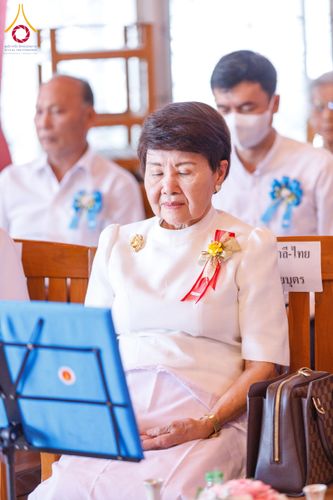 ภาพ No.197359:พิธีเจริญพระพุทธมนต์ ปฏิบัติธรรม มอบทุนการศึกษา ถวายสังฆทาน 108 วัด เพื่อถวายเป็นพุทธบูชา และขับเคลื่อนโครงการหมู่บ้านรักษาศีล 5 โดยคณะสงฆ์จังหวัดนนทบุรี คณะศิษยานุศิษย์วัดพระธรรมกาย โครงการธรรมยาตรา ปีที่ 13 ณ วัดตะเคียน อ.บางกรวย จ.นนทบุรี