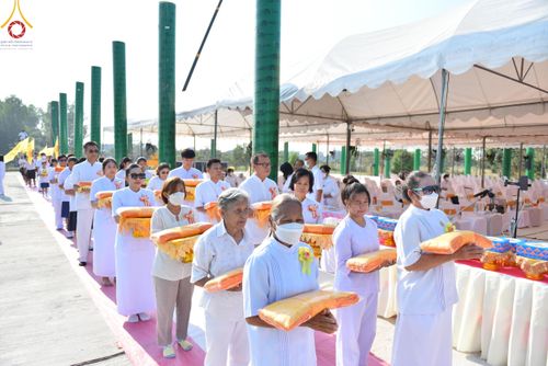 ภาพ No.121130:พิธีทอดผ้าป่า โครงสร้างหลังคา เสาคู่ค้ำฟ้ามหามงคล เพื่อสถาปนาอาคาร 80 ปี หลวงพ่อธัมมชโย ณ ศูนย์ปฏิบัติธรรมวิหารแดง ต.เจริญธรรม อ.วิหารแดง จ.สระบุรี วันที่ 27 มกราคม พ.ศ. 2567