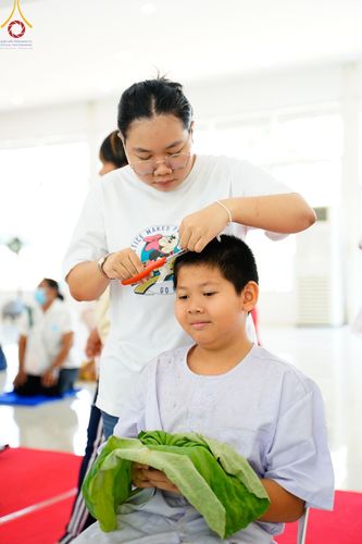 ภาพ No.134847:พิธีตัดปอยผม พิธีขอขมารับผ้าไตร พิธีบรรพชา และพิธีถวายบาตร ในโครงการบรรพชาสามเณร ฟื้นฟูพระพุทธศาสนาทั่วไทย  ณ ศูนย์ปฏิบัติธรรมและศูนย์อบรมเยาวชนเพชรบุรี ต.ท่าแลง อ.ท่ายาง จ.เพชรบุรี