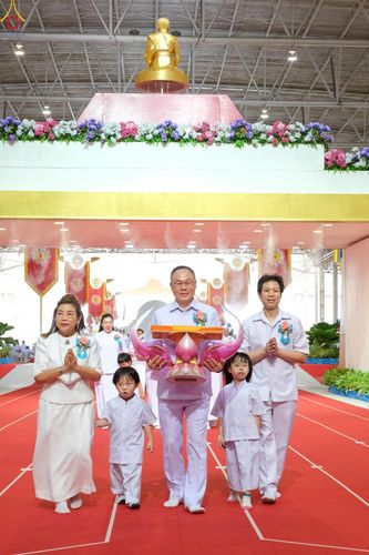 ภาพ No.251563:วันที่ 10 ตุลาคม พ.ศ. 2568 พิธีทอดผ้าป่าสมทบกฐินวัดพระธรรมกาย และสมทบกฐิน 30,000 กว่าวัดทั่วประเทศ ครั้งที่ 3 ณ สภาธรรมกายสากล วัดพระธรรมกาย