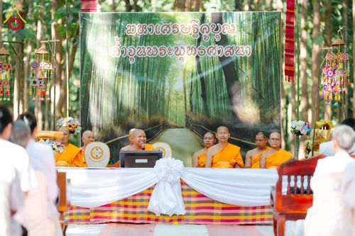 ภาพ No.169553:พิธีทอดกฐิน ณ ศูนย์ปฏิบัติธรรมนานาชาติตะวันพร้าว จ.เชียงใหม่ ในโครงการกฐินสามัคคีทั่วไทย 30,000 วัด บูชาธรรม 80 ปี หลวงพ่อธัมมชโย โดยคณะศิษยานุศิษย์วัดพระธรรมกาย วันที่ 25 ตุลาคม พ.ศ. 2567