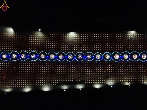 ภาพ No.138644:Photo Story  มหัศจรรย์วัดดงดินแดง Episode 6 พระภิกษุ-สามเณร ในโครงการบรรพชาอุปสมบทหมู่  กว่า 500 รูป และศีลจาริณีกว่า 300 คน ร่วมกันก่อพระเจดีย์ทราย 20,000 องค์ และจุดประทีป  บูชาธรรม 80 ปี หลวงพ่อธมฺมชโย กลางลำน้ำแม่ตื่น