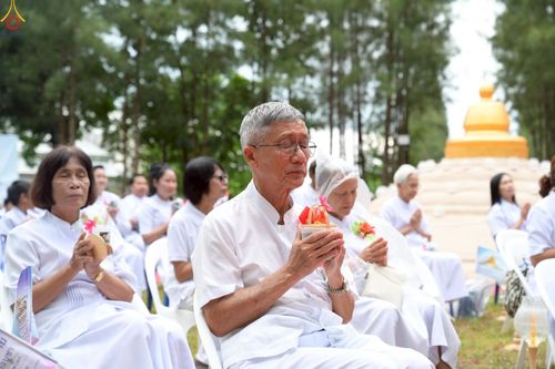 ภาพ No.238350:วันเสาร์ที่ 9 สิงหาคม พ.ศ. 2568 พิธีกลั่นแผ่นดิน โปรยทราย และจุดประทีปถวายเป็นพุทธบูชา จ.ระยอง สถาปนาองค์พระเจดีย์เพื่อสร้างสันติภาพโลก ณ ศูนย์ปฏิบัติธรรมระยอง(บ้านช่องลม) ต.บางบุตร อ.บ้านค่าย จ.ระยอง