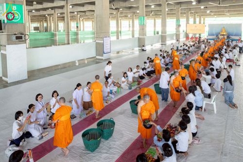 ภาพ No.229430:วันเสาร์ที่ 21 มิถุนายน พ.ศ. 2568 พิธีตักบาตรโครงการอุปสมบทหมู่ธรรมทายาท ระดับอุดมศึกษา รุ่นที่ 52 ภาคฤดูฝน ณ มหาวิหารคด คอร์ 9 วัดพระธรรมกาย