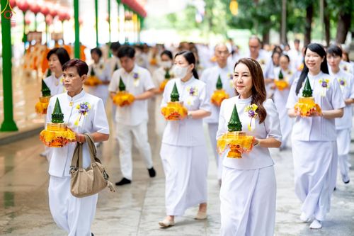 ภาพ No.227366:วันเสาร์ที่ 31 พฤษภาคม พ.ศ. 2568 พิธีเวียนประทักษิณรอบพระอุโบสถ ในพิธีอุปสมบท สามเณรเตรียม DCI รุ่นที่ 22 ณ อุโบสถพระไตรปิฎก วัดพระธรรมกาย