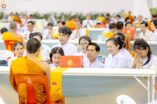 ภาพ No.236351:วันที่ 3 สิงหาคม พ.ศ. 2568 พิธีถวายมหาสังฆทานคณะสงฆ์ 2,000 กว่าวัดทั่วประเทศ ปีที่ 25 , พิธีถวายไทยธรรมคณะสงฆ์ 323 วัด 4 จังหวัดชายแดนภาคใต้ ณ วัดพระธรรมกาย