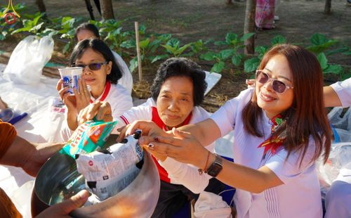 ภาพ No.105006:พิธีตักบาตรพระ ๑,๐๐๐ รูป ฉลองเมืองลำปาง ๑,๓๔๓ ปี วันเสาร์ที่ ๓๐ ธันวาคม พ.ศ. ๒๕๖๖ ณ ศูนย์ปฏิบัติธรรมลำปาง อำเภอเมือง จังหวัดลำปาง