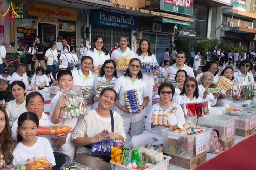 ภาพ No.147870:มหาสังฆทานครั้งยิ่งใหญ่ ตักบาตรพระ 10,000 รูป คณะสงฆ์ 4 ประเทศ 14 จังหวัดภาคใต้ วันอาทิตย์ที่ 11 สิงหาคม พ.ศ. 2567 ณ นิพัทธ์อุทิศ 3 ใจกลางนครหาดใหญ่ จ.สงขลา