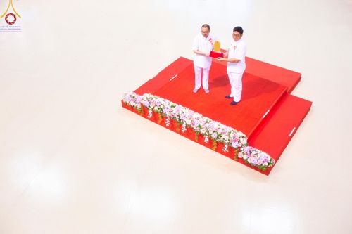 ภาพ No.124643:พิธีมอบโล่วัชรเกียรติยศ โครงการตอบปัญหาศีลธรรมเพื่อสันติภาพโลก (World-PEC) ต่างประเทศ ครั้งที่ 17 ณ ห้องแก้วสารพัดนึก 1 วัดพระธรรมกาย ในวันมาฆบูชา เสาร์ที่ 24 กุมภาพันธ์ พ.ศ. 2567