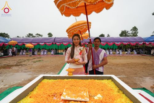 ภาพ No.174102:พิธีวางศิลาฤกษ์มหาสมบัติ โปรยรัตนชาติบ่อมงคลเศรษฐี ติดแผ่นทอง ลูกนิมิต - ช่อฟ้า เพื่อสถาปนาสร้างอุโบสถ บูชาธรรม 80 ปีหลวงพ่อธัมมชโย ณ วัดทุ่งเจริญธรรม อ.อมก๋อย จ.เชียงใหม่ วันที่ 8 พฤศจิกายน พ.ศ. 2567