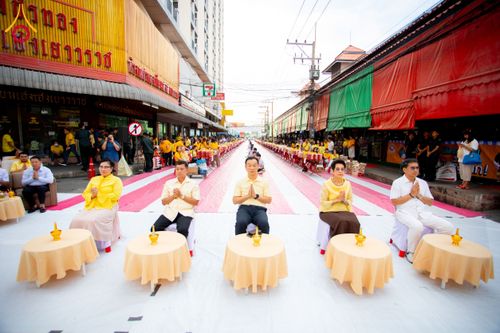 ภาพ No.180293:พิธีทำบุญตักบาตร ข้าวสารอาหารแห้ง แด่คณะสงฆ์ 99 รูป เนื่องในวันพ่อแห่งชาติ ปีที่ 50 ณ ศูนย์การค้าตลาดรังสิต ซ.รังสิต-ปทุมธานี 5 วันที่ 5 ธันวาคม พ.ศ. 2567