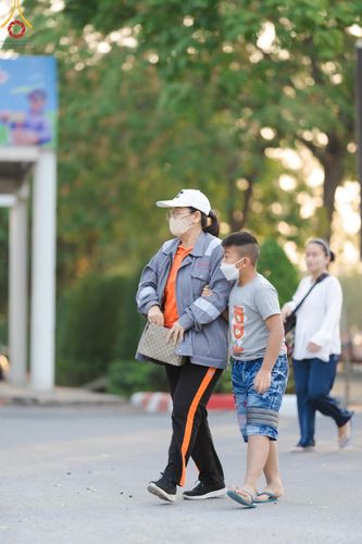 ภาพ No.193869:วัดพระธรรมกาย จัดงานวันเด็กแห่งชาติ ประจำปี พ.ศ.2568 ออกร้านอาหาร 200 ร้าน มอบของขวัญหลายหมื่นชิ้น วันที่ 12 มกราคม พ.ศ. 2568 วัดพระธรรมกาย อ.คลองหลวง จ.ปทุมธานี