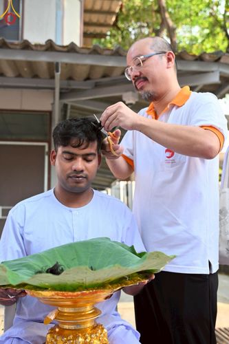 ภาพ No.216692:วันอาทิตย์ที่ 6 เมษายน พ.ศ. 2568 พิธีตัดปอยผม และปลงผมนาคธรรมทายาท โครงการบวชบูชาธรรม81ปี หลวงพ่อธัมมชโย โครงการ 1 และ 2 โครงการนานาชาติ AEC&WAB รุ่น CEO (ผู้บริหาร) รุ่นที่4 ณ หมู่บ้านบรรลุธรรม วัดพระธรรมกาย