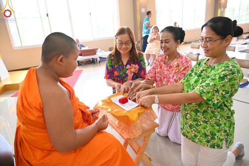 ภาพ No.62861:พิธีตักบาตรฉลองสามเณรใหม่ ในโครงการบรรพชาสามเณร ฟื้นฟูพระพุทธศาสนาทั่วไทย ณ ศูนย์ปฏิบัติธรรมพนมสารคาม(เพชรตะวัน) จ.ฉะเชิงเทรา วันที่ 12 เมษายน พ.ศ. 2567