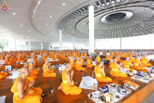 ภาพ No.162136:พิธีถวายภัตตาหารเมนูสวรรค์ เนื่องในวันออกพรรษา (ขึ้น 15 ค่ำ เดือน 11) วันพฤหัสบดีที่ 17 ตุลาคม พ.ศ. 2567 ณ หอฉันคุณยายอาจารย์ฯ วัดพระธรรมกาย