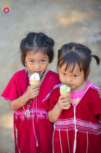 ภาพ No.175629:พิธีทอดกฐิน วัดพระธรรมจาริกบ้านต่อปล้าคี ตำบลแม่สอง อำเภอท่าสองยาง จังหวัดตาก ในโครงการกฐินสามัคคีทั่วไทย 30,000 วัด บูชาธรรม 80 ปี หลวงพ่อธัมมชโย โดยคณะศิษยานุศิษย์วัดพระธรรมกาย วันที่ 15 พฤศจิกายน พ.ศ. 2567