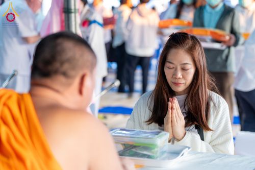 ภาพ No.192543:พิธีถวายภัตตาหารเป็นสังฆทาน แด่พระธรรมยาตรา ณ อนุสรณ์สถานคลองบางนางแท่น อ.สามพราน จ.นครปฐม ในโครงการธรรมยาตรา กตัญญูบูชา มหาปูชนียาจารย์ พระมงคลเทพมุนี(สด จนฺทสโร) พระผู้ปราบมาร อนุสรณ์สถาน 7 แห่ง ปีที่ 13 วันที่ 10 มกราคม พ.ศ. 2568