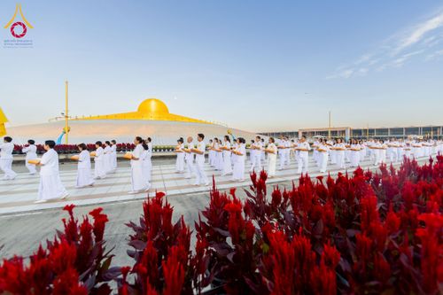 ภาพ No.276614:วันเสาร์ที่ 6 ธันวาคม  พ.ศ. 2568 พิธีเวียนประทักษิณและพิธีวันทาเจดีย์ โครงการอุปสมบทบูชาธรรมมหาปูชนียาจารย์ ประจำปี พ.ศ.2568 โครงการบวชพระนานาชาติ AEC และ WAB รุ่น CEO (นักบริหาร) รุ่นที่ 5 ณ มหาธรรมกายเจดีย์ วัดพระธรรมกาย